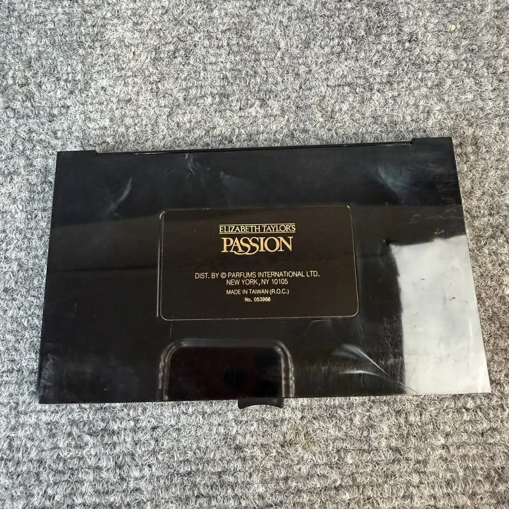 VTG Elizabeth Taylor Passion Eyeshadow Palette Art Deco Discontinued TRAVEL SIZE